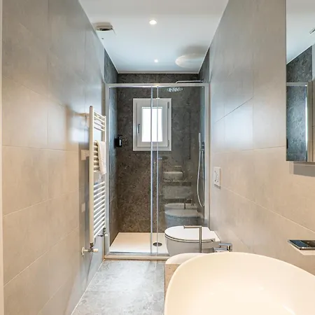 Appartamento Exclusive Luxury Per 4, 100m Duomo, Ac E Wi-fi